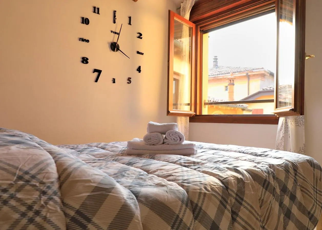 Emily House Vignola Apartman