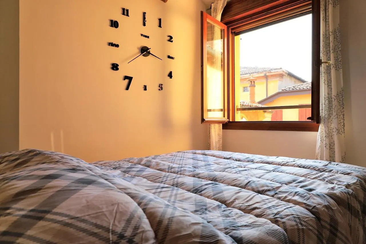 Emily House Vignola Apartman 0*,